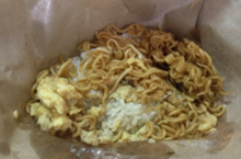 Doc. PKMK FK UGM : Nasi bungkus untuk seluruh pengungsi nasi bungkus